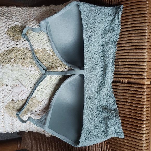 Victoria's Secret bra, size 32D - Picture 3 of 10